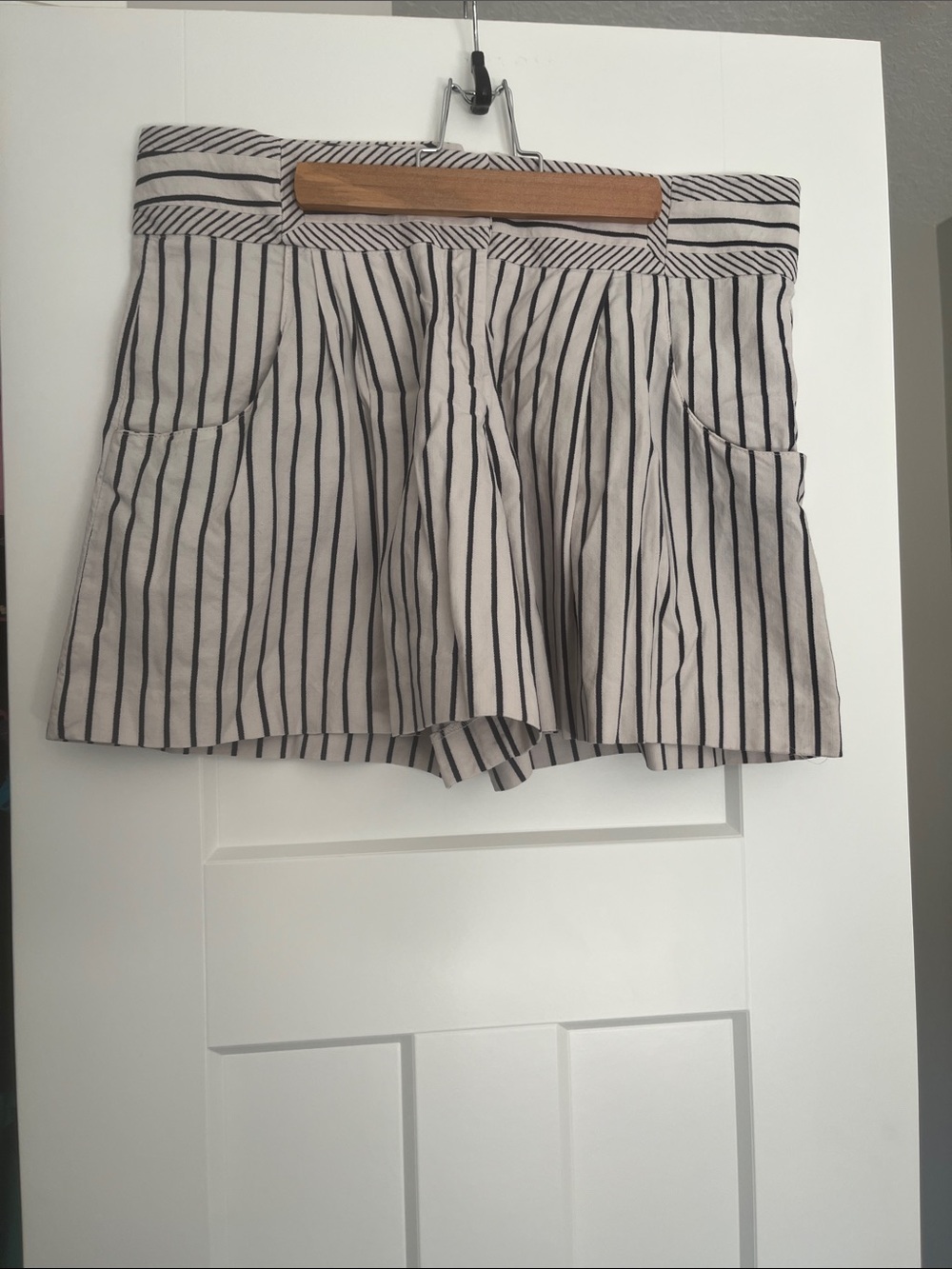 Diane Von Furstenberg Cream and Navy Vertical-Striped High-Waist Shorts
